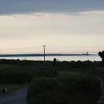 Beautiful One Bed With Stunning Sea View *