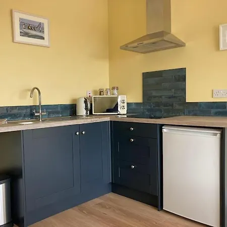 Beautiful One Bed With Stunning Sea View *