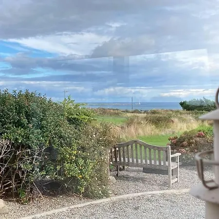 Beautiful One Bed With Stunning Sea View *