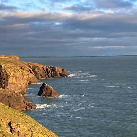 Beautiful One Bed With Stunning Sea View Apartment *