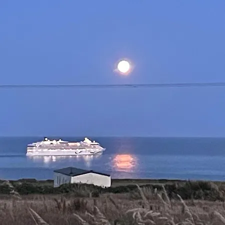 Beautiful One Bed With Stunning Sea View