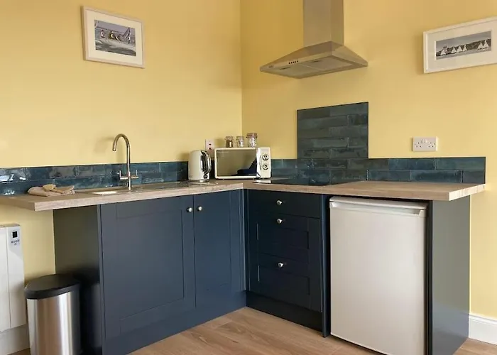 Beautiful One Bed With Stunning Sea View *