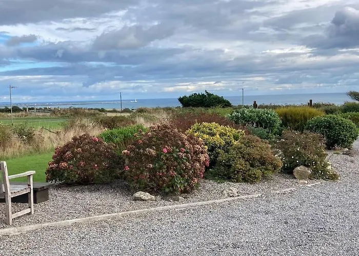 Апартаменты Beautiful One Bed With Stunning Sea View