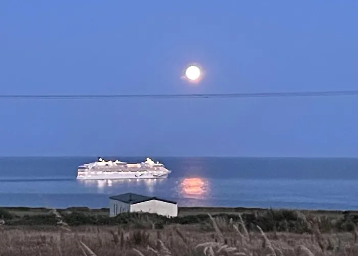 Beautiful One Bed With Stunning Sea View